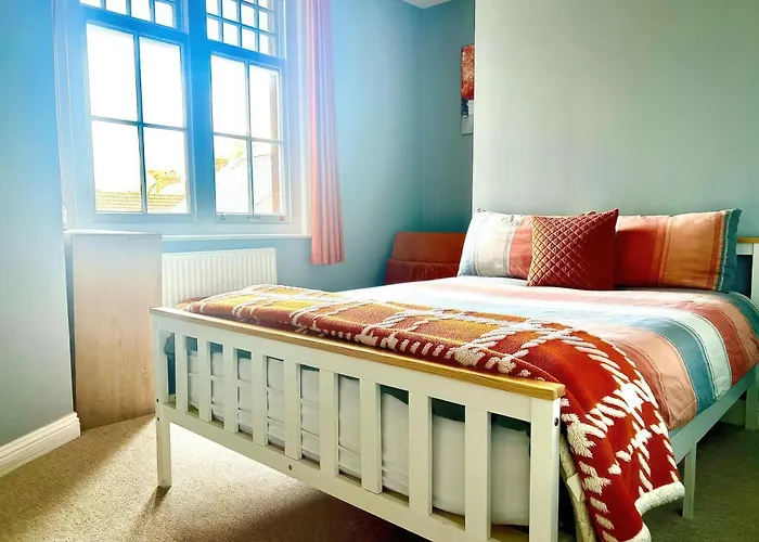 Lovely 2 Bed 2 Bath Flat With Free Parking